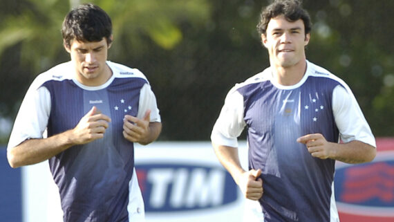 Fabrício e Kleber em treinamento do Cruzeiro na Toca da Raposa II, em 2009 (foto: Paulo Filgueiras/EM/D.A Press)