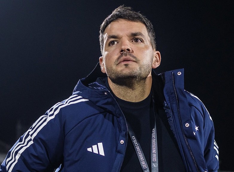 Técnico Nicolás Larcamón durante jogo do Cruzeiro (foto: Gustavo Aleixo/Cruzeiro)