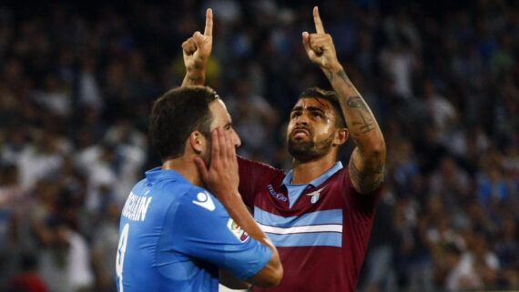 Maurício, novo zagueiro do North, comemora gol pela Lazio, da Itália (foto: CARLO HERMANN/AFP)