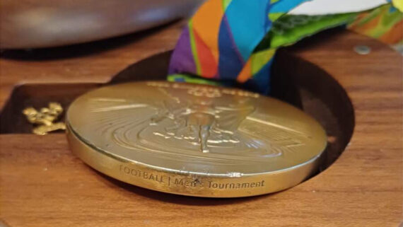 Medalha conquistada no futebol nos Jogos Olímpicos de 2016 (foto: Memorabília do Esporte)