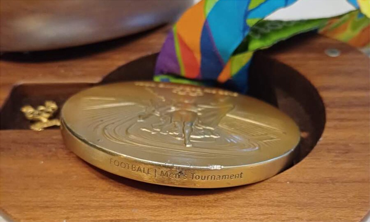 Medalha conquistada no futebol nos Jogos Olímpicos de 2016 (foto: Memorabília do Esporte)