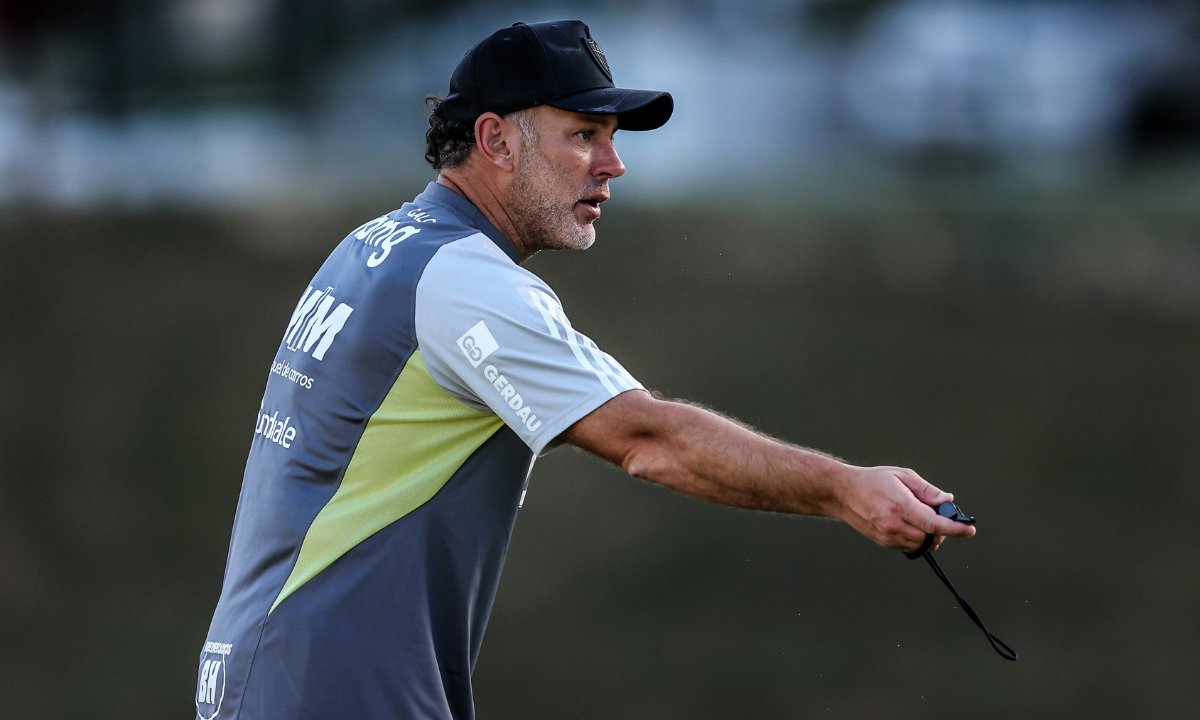 Gabriel Milito em treino do Atlético na Cidade do Galo (foto: Pedro Souza/Atlético)