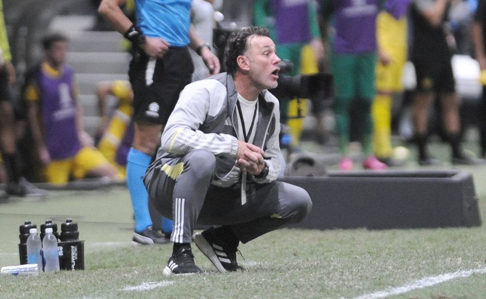 Gabriel Milito, técnico do Atlético, em ação contra o Peñarol (foto: Alexandre Guzanshe/EM/D.A Press)