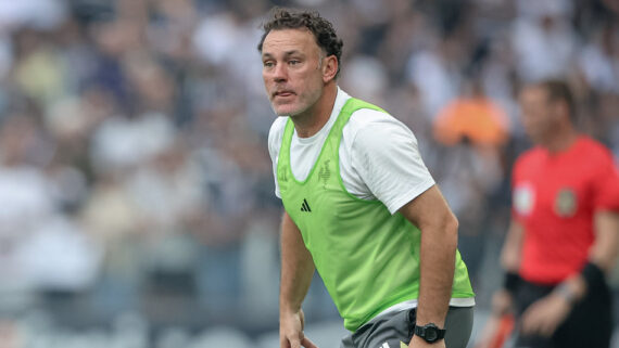 Gabriel Milito em ação durante Corinthians 0 x 0 Atlético (foto: Pedro Souza/Atlético)