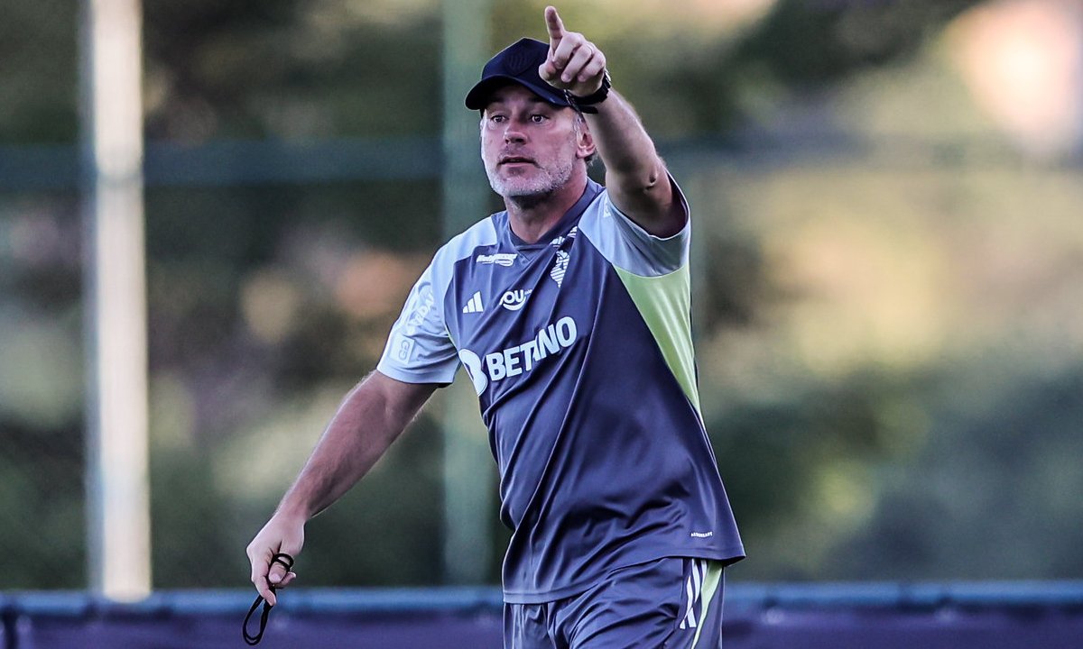 Gabriel Milito em treino do Atlético na na Cidade do Galo (foto: Pedro Souza/Atlético)