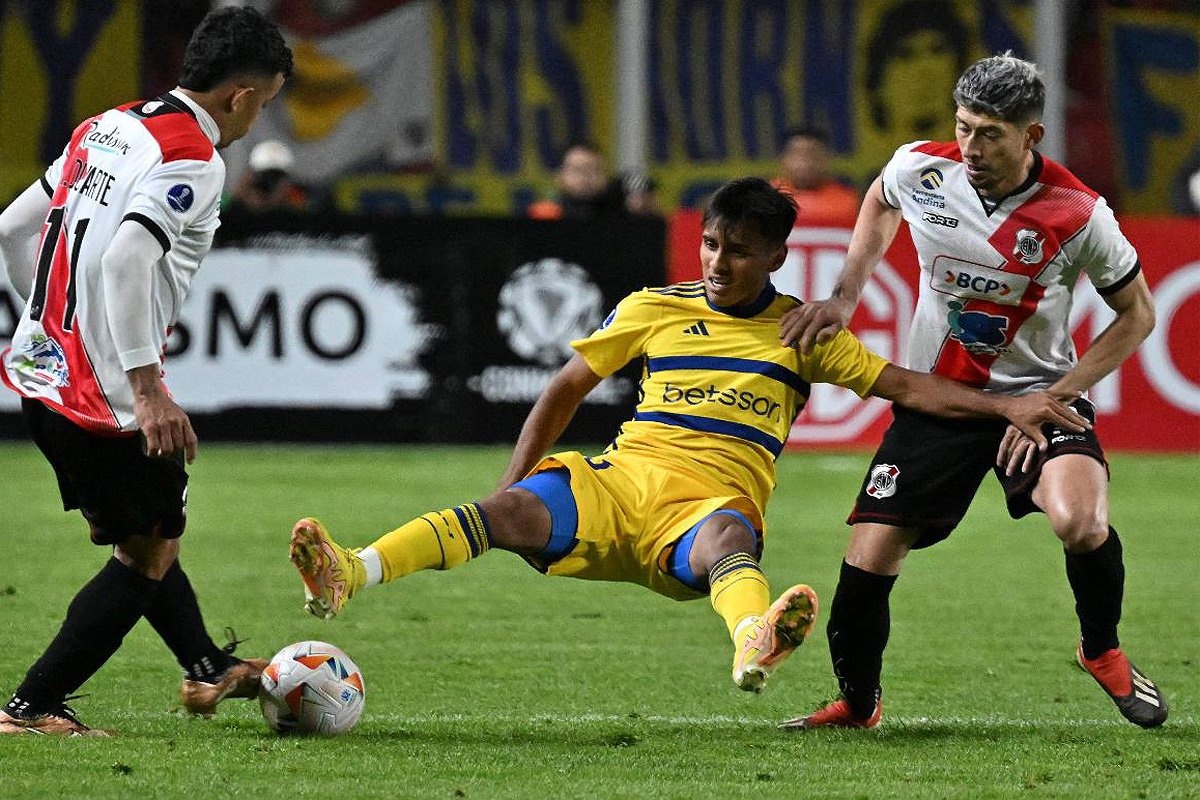 Boca Juniors empatou fora de casa com Nacional Potosí (foto: AIZAR RALDES/AFP)
