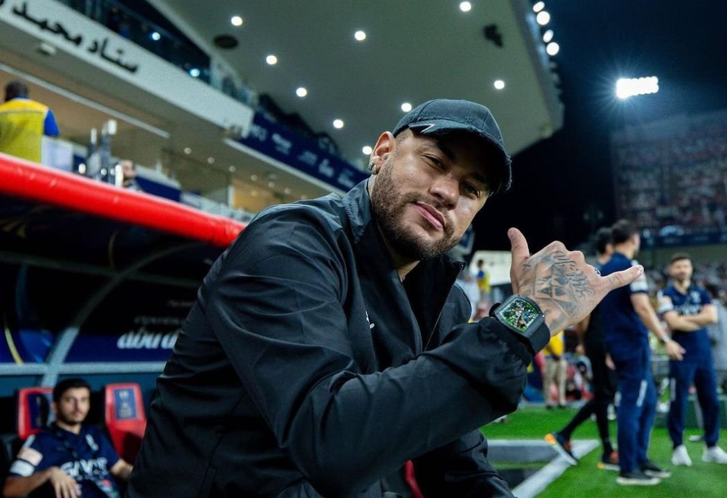 Neymar assiste a jogo do Al-Hilal (foto: Divulgação/Al-Hilal)