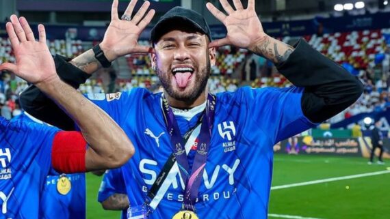 Neymar comemora título do Al-Hilal (foto: Divulgação/Al-Hilal)