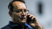 Empresário Pedro Lourenço, ligado ao Cruzeiro, ao telefone (foto: Gustavo Aleixo/Cruzeiro)