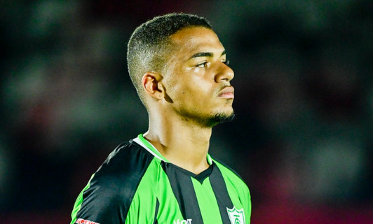 Renato Marques em jogo de estreia na Série B (foto: Mourão Panda/América)