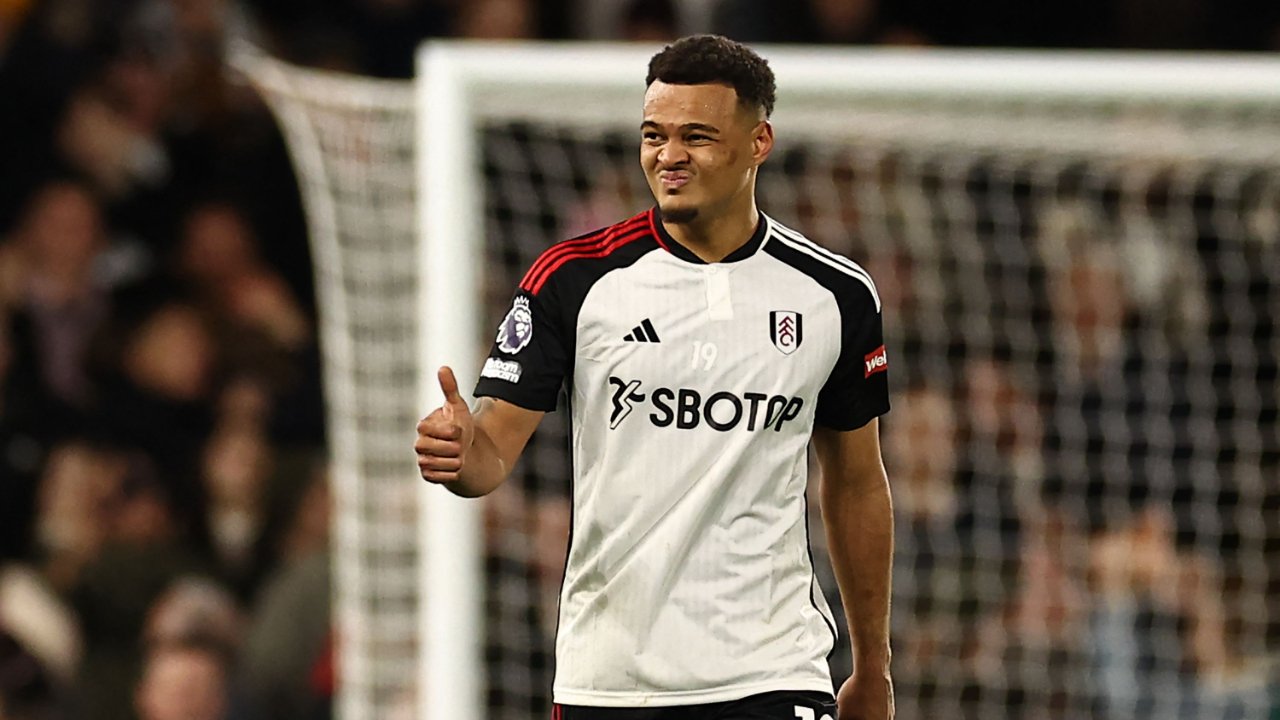 Rodrigo Muniz, atacante ex-alvo do Atlético, vive grande fase pelo Fulham na Premier League (foto: HENRY NICHOLLS/AFP)