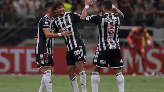 Scarpa marcou dois gols na vitória do Atlético por 3 a 2 sobre o Peñarol, na Arena MRV, pela Libertadores (foto: DOUGLAS MAGNO/AFP)