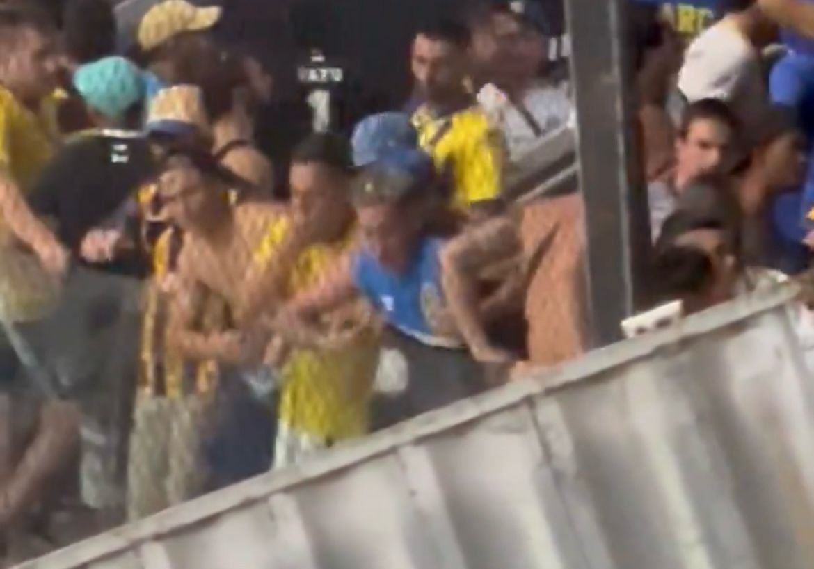 Torcedor do Rosario Central fez gestos imitando um macaco na Arena MRV (foto: Reprodução/Redes sociais)