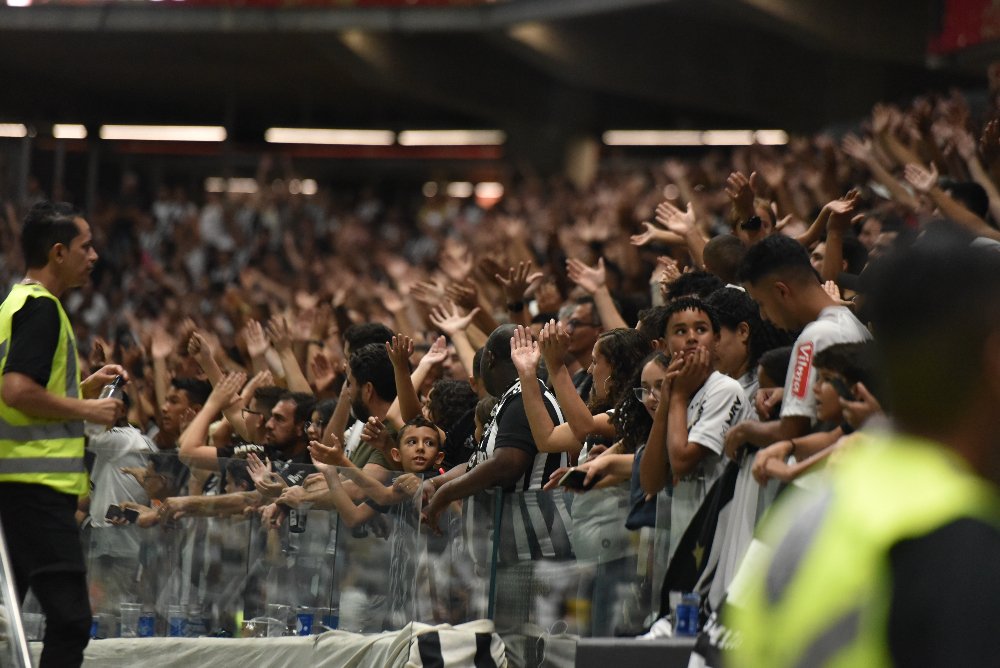 Torcedores do Atlético durante duelo contra o Criciúma na Arena MRV (foto: Ramon Lisboa/EM/D.A Press)