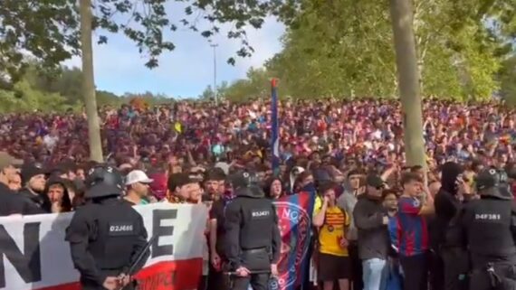 Torcedores do Barcelona (foto: Reprodução/Redes Sociais)