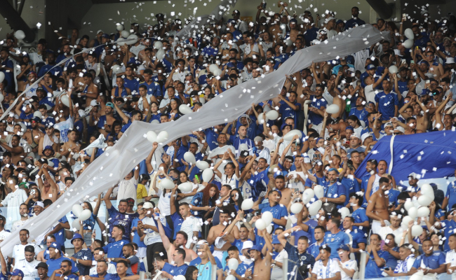 Cruzeiro: torcedores exibem faixa no Mineirão com recado para Ronaldo &#060; No Ataque