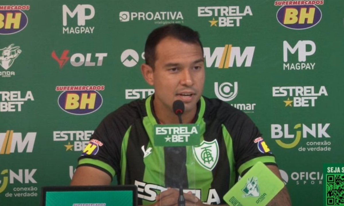 Vinicius em entrevista a CoelhoTV (foto: Reprodução)