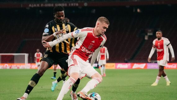 Ajax e Vitesse no Campeonato Holandês (foto: Divulgação/Ajax)