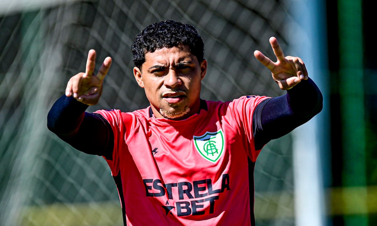Vitor Jacaré em treino no CT Lanna Drumond (foto: Mourão Panda/América)