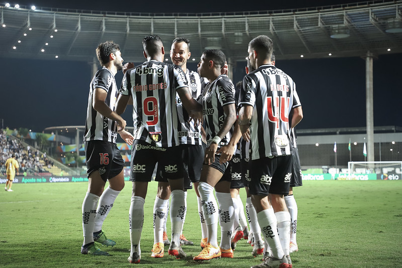 Jogadores do Atlético comemoram gol de Fábio Gomes contra o Brasiliense - (foto: Pedro Souza/Atlético)