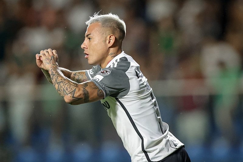 Atlético renasce contra Fluminense e empata com brilho de Vargas