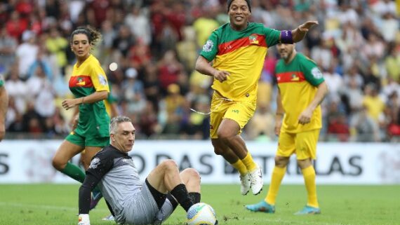 Ronaldinho Gaúcho em jogo beneficente no Maracanã (foto:  Rafael Ribeiro/CBF)