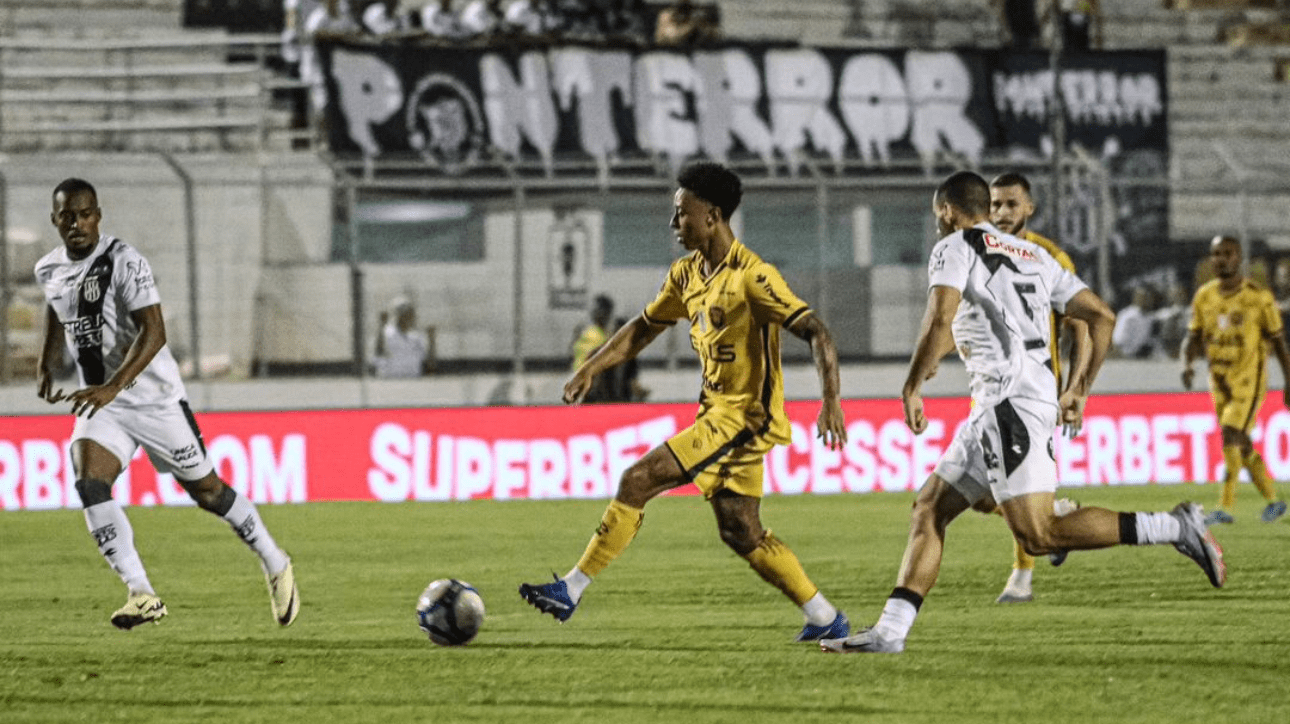 Jogadores de Ponte Preta e Amazonas, pela Série B do Campeonato Brasileiro (foto: Reprodução/Instagram)