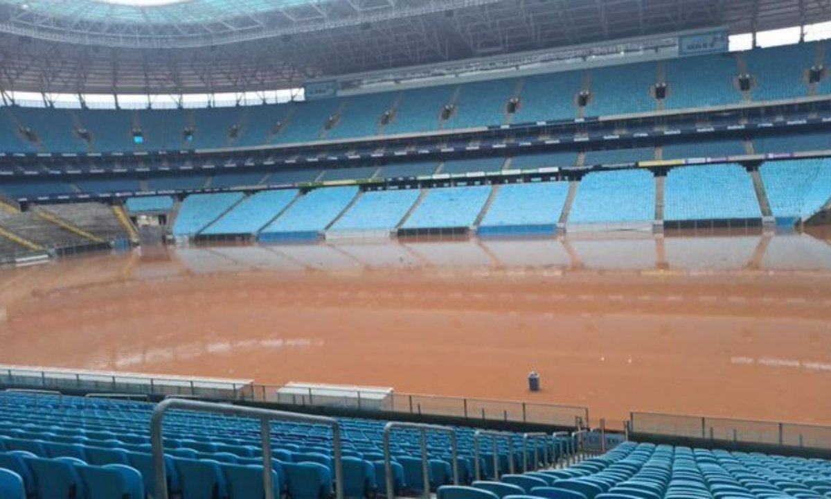 Gramado da Arena do Grêmio é completamente inundado por enchente (foto: Reprodução/Redes sociais)