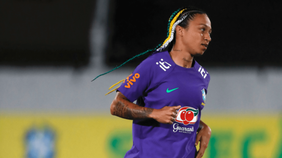 Byanca Brasil, atacante do Cruzeiro, durante treino da Seleção Brasileira (foto: Lívia Villas Boas/CBF)