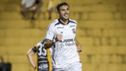 Lucas Mugni, meio-campista do Ceará, comemorando gol sobre Novorizontino (foto: Israel Simonton e Rapha Marques/Ceará SC)