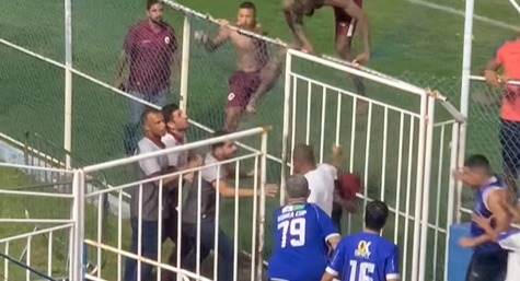 Trecho do vídeo que mostra confusão após partida pela Copa Espírito Santo (foto: Redes sociais/Reprodução)