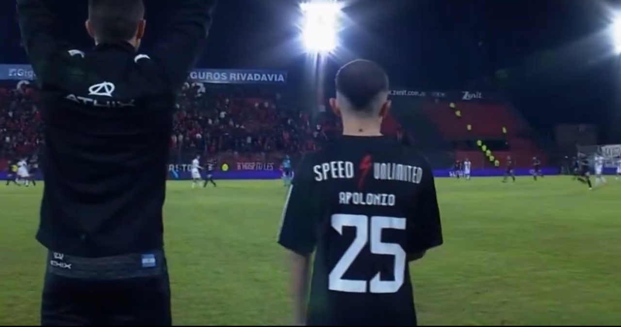 Mateo Apolonio antes de entrar em campo (foto: Reprodução / TyC Sports)