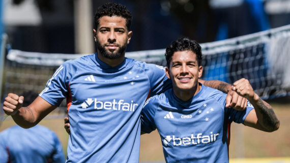 João Marcelo e Romero, jogadores do Cruzeiro (foto: Gustavo Aleixo/Cruzeiro)