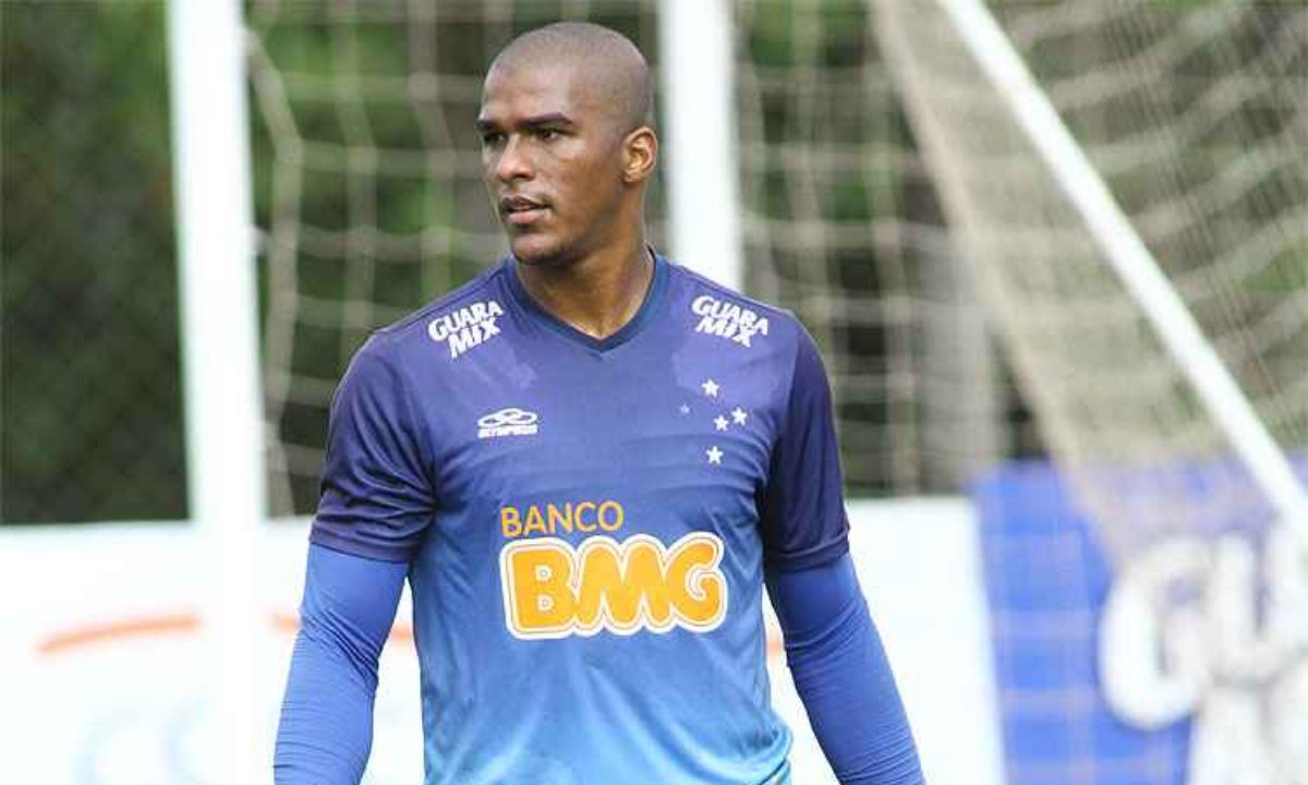 Elissom em treino na Toca da Raposa (foto: Arquivo/EM)