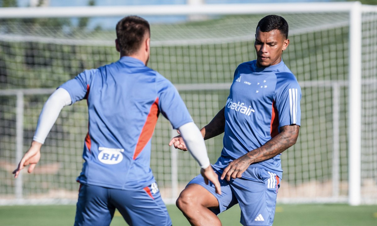 Gabriel Veron em treino do Cruzeriro (foto: Gustavo Aleixo/Cruzeiro)