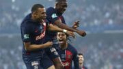 Ex-técnico do Atlético falou que Dembelé (que comemora o gol com Mbappé na imagem, pelo Paris Saint-Germain) 'joga como um autista' (foto: FRANCK FIFE/AFP via Getty Images)