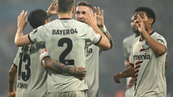 Bayer Leverkusen vence por 5 a 0 e alcança 50 jogos de invencibilidade (foto: INA FASSBENDER/AFP)