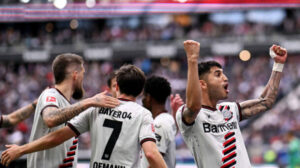 Jogadores do Bayer Leverkusen comemoram gol - Crédito: 