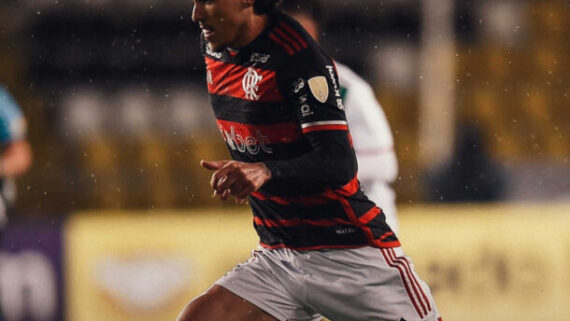 Pedro durante jogo entre Flamengo e Palestino (foto: Divulgação/Flamengo)