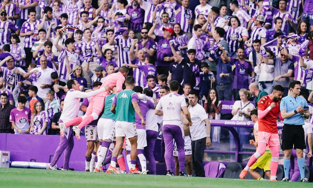 Jogadores do Valladolid comemorando gol (foto: Divulgação/Valladolid)