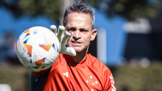 Robertinho em treino do Cruzeiro (foto: Gustavo Aleixo/Cruzeiro)