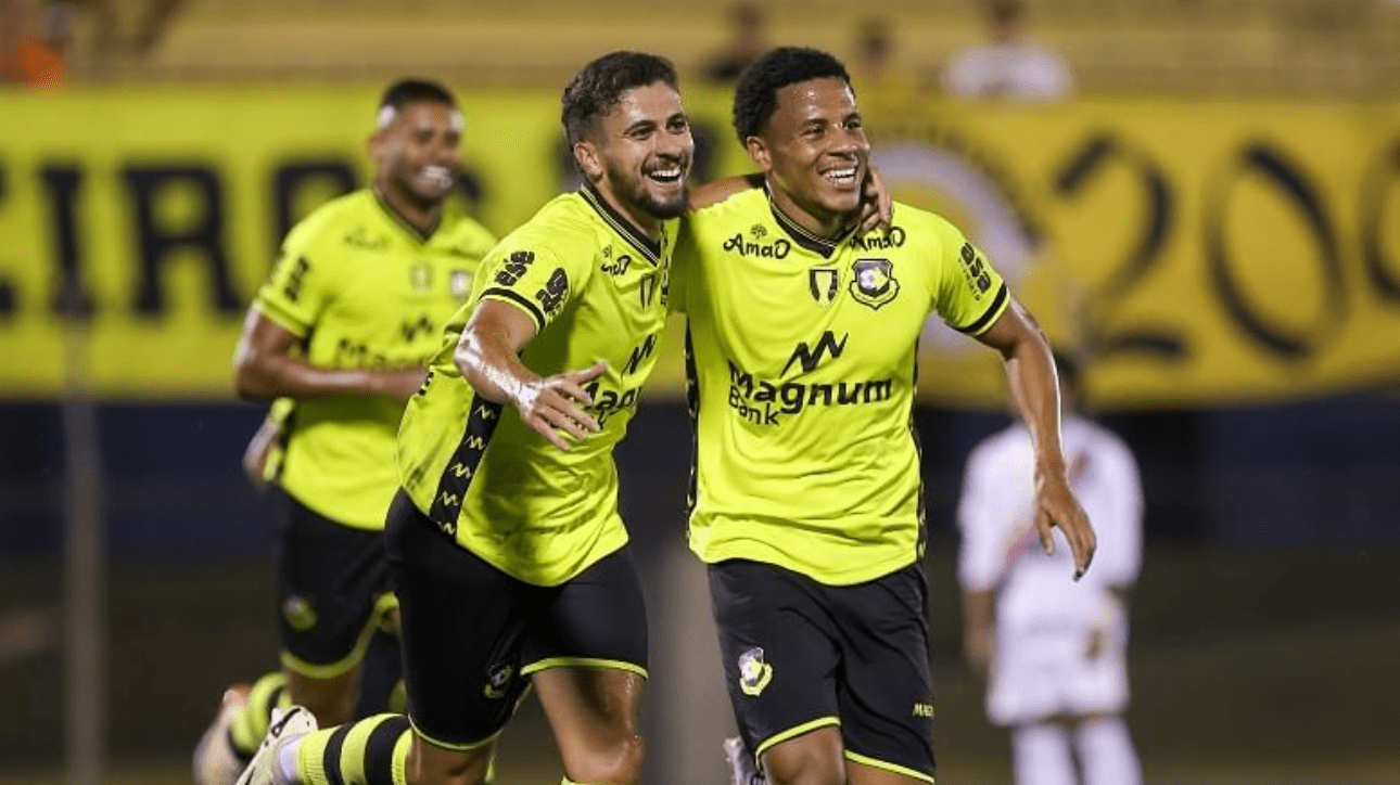 Jogadores do São Bernardo, pela Série B (foto: Ariston Tavares/Onze Express Imagens)