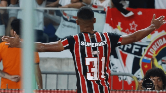 Juan, atacante do São Paulo, comemorando gol sobre Águia de Marabá, pela Copa do Brasil (foto: Rubens Chiri/saopaulofc
)