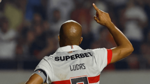 Lucas Moura, do São Paulo, comemorando gol (foto: Rubens Chiri/São Paulo FC
)