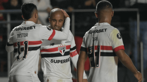 Jogadores do São Paulo, pela Copa Libertadores (foto: Nelson Almeida/AFP)