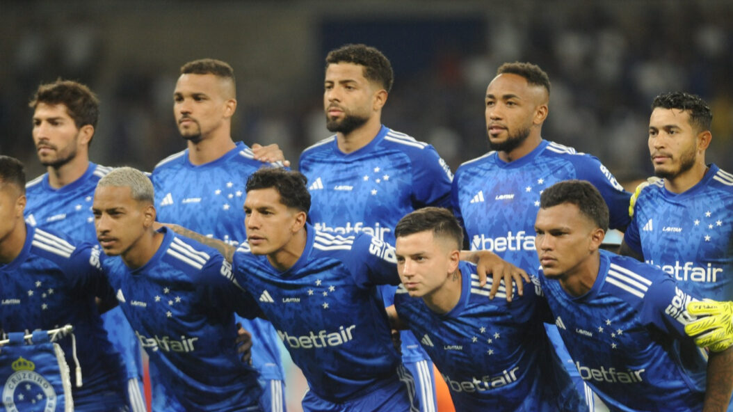 Time do Cruzeiro perfilado para foto - (foto: Alexandre Guzanshe/EM/D.A.Press)