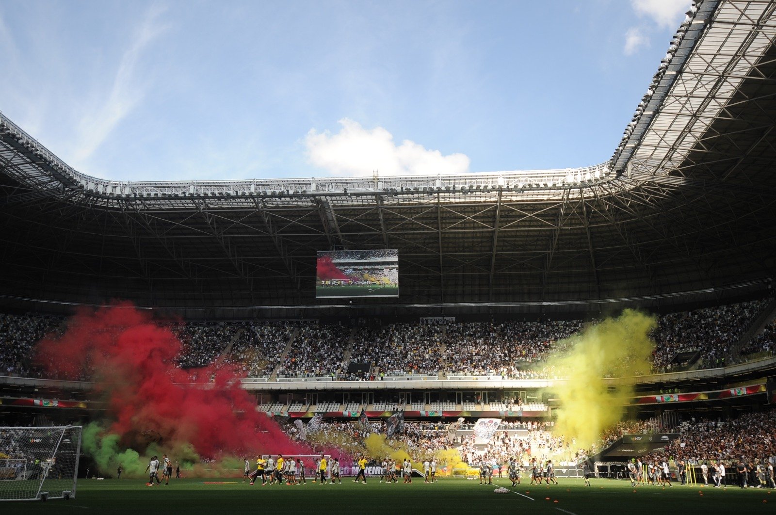 Torcida do Atlético em treino aberto na Arena MRV (foto: Alexandre Guzanshe/EM)