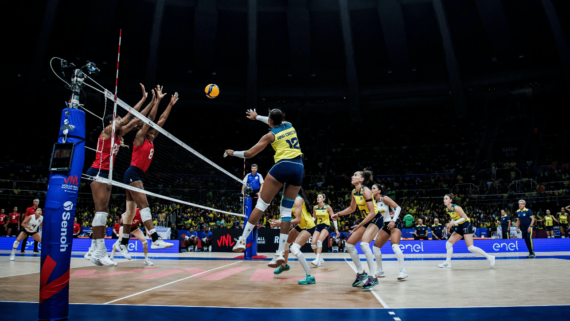 Seleção Brasileira Femina de Vôlei em ação (foto: Reprodução/FIVB)