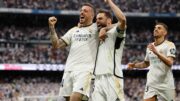 Jogadores do Real Madrid comemoram gol contra o Cádiz (foto: Oscar del Pozo/AFP)