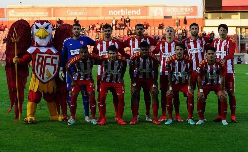 Jogadores do AVS, de Portugal (foto: Divulgação)